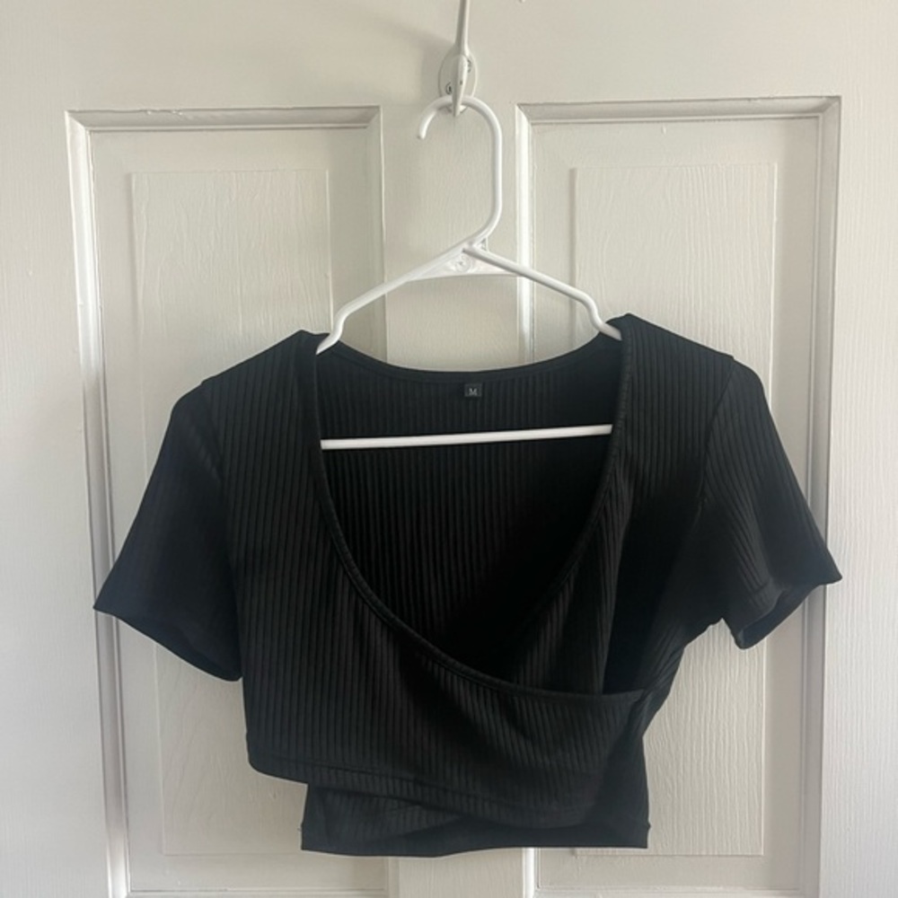 SHEIN Black Ribbed Crop Top